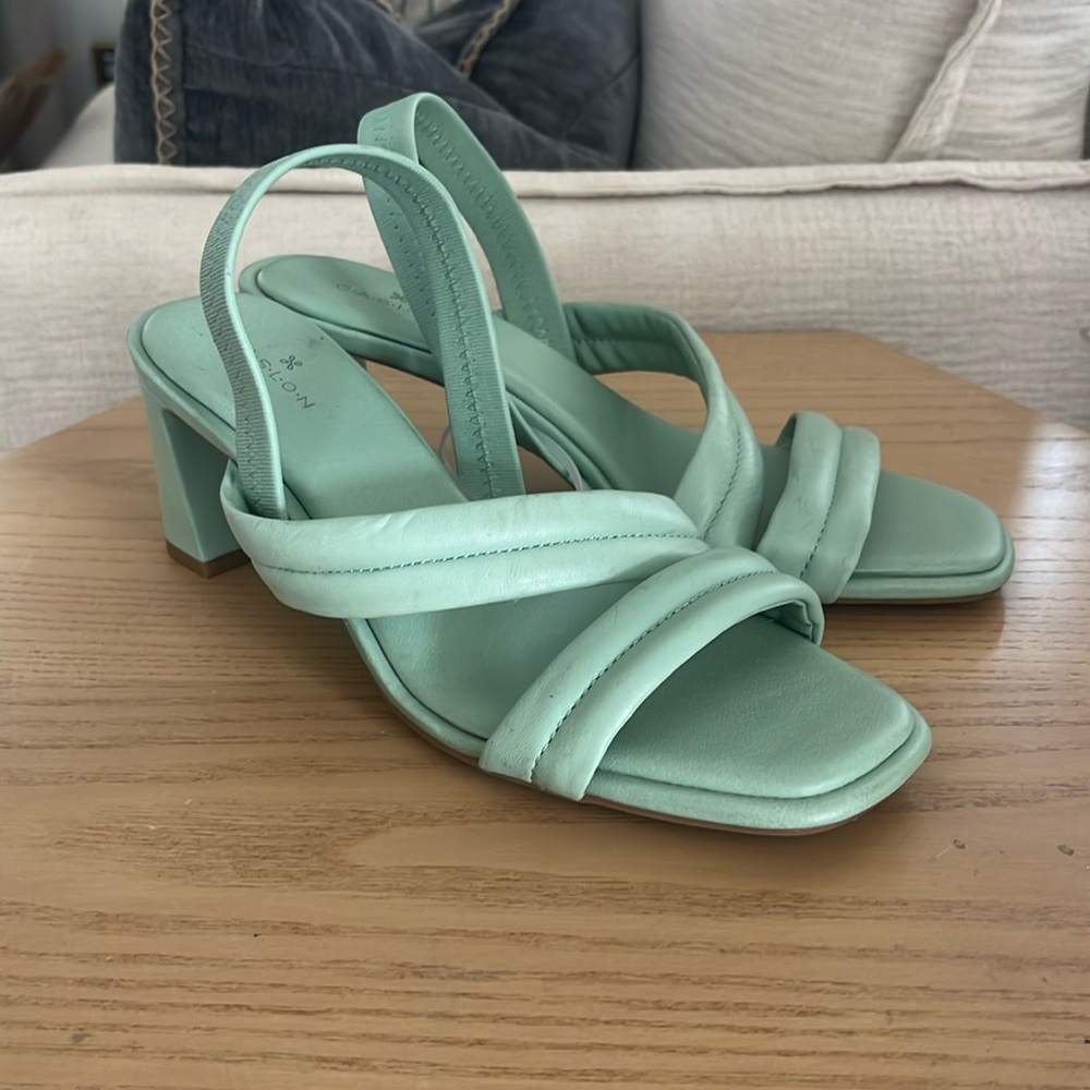 NWOT CASLON slingback green heeled sandal